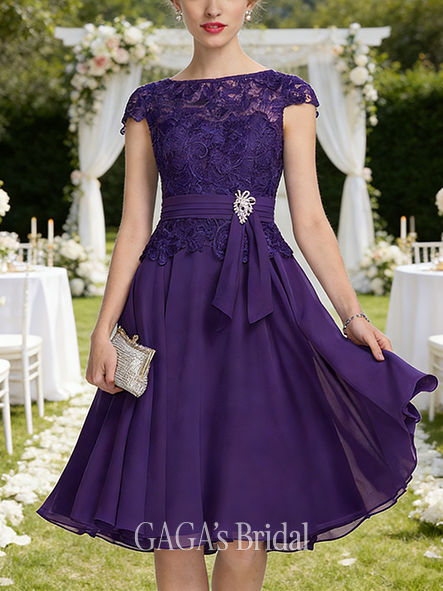 A-line Exquisite Scoop Knee-Length Lace Chiffon Mother of the Bride Dress With Crystal Brooch